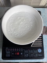 九成半新Midea 2000W電磁爐