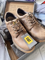 CAT Founder Low boot 男士休閒鞋 Caterpillar 的 Colorado Low 2.0 Waterproof 男款休閒鞋，採用質感防水真皮與耐磨橡膠大底。