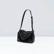 AWARIN / Club กระเป๋าสะพายหนังนุ่ม สายสะพายใหญ่ รองรับน้ำหนักบนบ่าได้อย่างดี