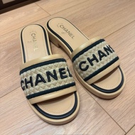香奈兒 奶茶色 黑色字母Logo 拖鞋 38.5