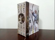 全新未拆《射鵰英雄傳》DVD（「鐵血丹心」、「東邪西毒」、「華山論劍」全套三輯 59 集，共 15 碟，附送製作特輯，黃日華、翁美玲、苗僑偉、楊盼盼、曾江、楊澤霖、劉兆銘、劉丹、秦沛、夏雨、江毅、秦煌