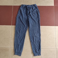 Gu S jogger pants. 06