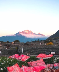 Yixing Thatched Cottage Inn (Lijiang Old Town Dashuiche Branch)