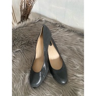 2hand high heel office shoes.