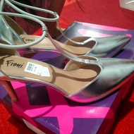 sepatu heels fioni by Payless