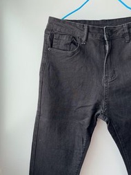 黑色中高腰九分窄腳彈性牛仔褲