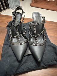 Valentino 黑色鉚釘高踭鞋