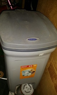 18 公升，二手垃圾桶，腳踏位已無了，屯門交收 2nd hand, 18 litre,  litter bin, garbage bin,  step paddle is gone, trade in