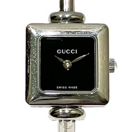 Gucci 手鐲手錶，總重 24 克，不鏽鋼，石英機芯，黑色錶盤，1900L。