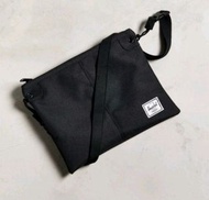 Herschel 黑色側背包