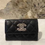 Chanel黑荔枝皮水鑽LOGO卡包