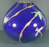 《茁壯啟業 》瓷器 琉璃春蘭 花瓶 作者:香蘭社 J006 尺寸：26x24