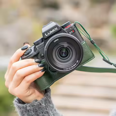 Suitable for Panasonic S5II protective case S5 handle leather case camera bag S5 protective case sec