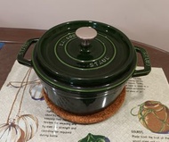Staub 圓形燉鍋 琺瑯鑄鐵鍋 法國製 20cm 2.2L 墨綠色