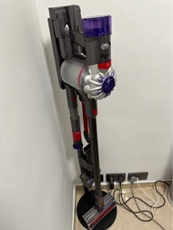 Dyson V8 Fluffy