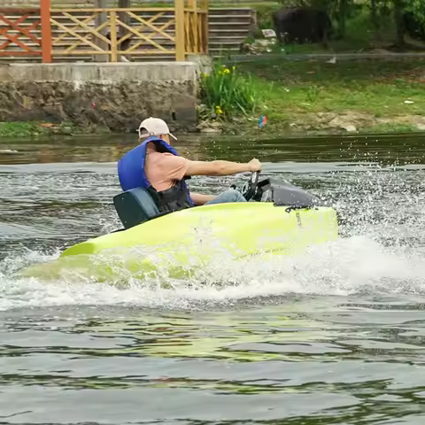 Professional New Design Electric Speed Boat Mini Electric Boat Jetski Rush Wave Boat Jet Ski