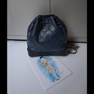 Chanel 深藍拼黑皮革小號流浪後背包 Gabrielle