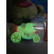 Hot Wheels Duck N Roll Glow In The Dark Duck Lets Race Netflix