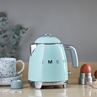 【SMEG】義大利復古0.8L迷你電熱水壺-粉綠色