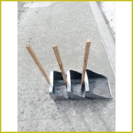 ♚ ▫ ♟ OmniMerchDepot DUSTPAN LATA WITH WOOD HANDLE