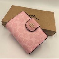 COACH 蔻馳 CW786 經典老花字嘜面料 中款拉鏈錢包 銀包 粉色女款