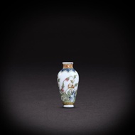 An enamel on white glass 'poppy' snuff bottle, Mark and period of Qianlong | 清乾隆 白料琺瑯彩虞美人圖鼻煙壺 《乾隆年製》