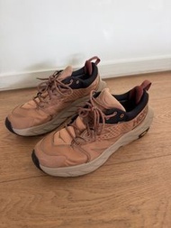 Hoka One One Anacapa Low GTX like new