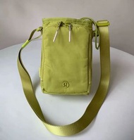 Lululemon Water Bottle 前側口袋斜跨水壺包 尼龍面料 斜挎包 綠色