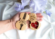 木質小提琴戒指盒  訂製雷射鵰刻婚戒盒，求婚戒指盒