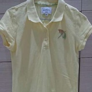 *9成新 arnold palmer雨傘牌 鑽飾LOGO黃色短袖POLO衫 售$450+運$37。衣服上有BlingBling的雨傘水鑽圖案，非常精緻好看。衣標36約M號適穿。