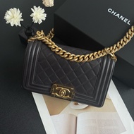 Chanel • 經典深灰金釦羊皮Le Boy 20 小號有購證✔️