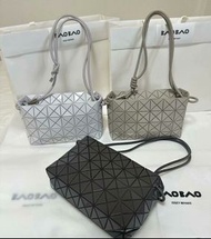 🔥清庫存｜超低價走貨 | CLEAR STOCK | LOW PRICE SALE | 日系爆款百搭三宅一生ISSEY MIYAKE BAOBAO經典菱格可調節肩帶單肩斜挎小方包|