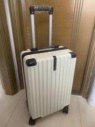 22吋白色行李箱，全新22吋行李喼。hand carry luggage，carbine luggage，登機箱旅行箱，登機行李喼