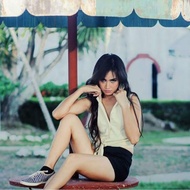 Tommy Bahama Yellow tie crop top