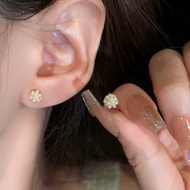 【READYSTOCK】Minimalist pearl earrings elegant earrings 简约珍珠耳环 迷你珍珠耳环 气质耳环 搭配裙子的耳环 白色耳环 日常耳环