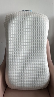 IKEA KLUBBSPORRE  涼感人體工學枕頭
