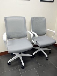 灰白色電腦椅chair