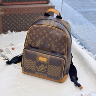 Lv nigo限量聯名款雙肩包 20編碼 配件：塵袋