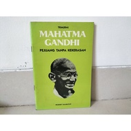 Mahatma Gandhi's Book (The Struggle Without Violence (kbip)), by Tripure