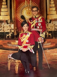 ภาพสีเคลือบมันอย่างดี รูปรัชกาลที่9 พระราชินี