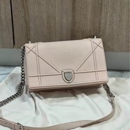 Dior • 經典櫻花粉牛皮盾牌包 中號 🈶保卡