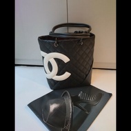 Chanel 黑底白雙C中號康朋托特包