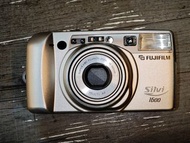 Fujifilm silvi 1600 富士
silvi 1600 菲林機 功能正常 送電試機 請看實物圖