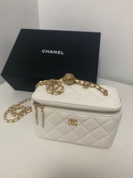 低至原價出全新Chanel 23 C 白色金球長盒