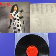 黑膠唱片 徐小鳳 夢飛行 心頭石 同名專輯  LP 黑㬵唱片 Vinyl / 1986年 12吋黑膠碟 舊版  寶麗金唱片 #保存良好 有歌詞 碟面近完美
