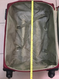 紅色四輪旅行喼
