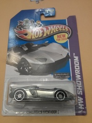 Hot Wheels HW Showroom Lamborghini Aventador J Zamac 017 180/250 2013