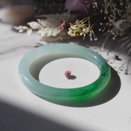 Journal-崑崙 天然A貨翡翠(緬甸玉)正冰放光辣陽綠飄綠花圓骨手鐲