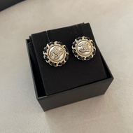 Chanel 皮穿練圓形耳環