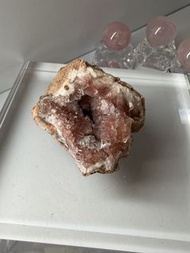 極其珍罕的阿根廷粉晶水晶洞